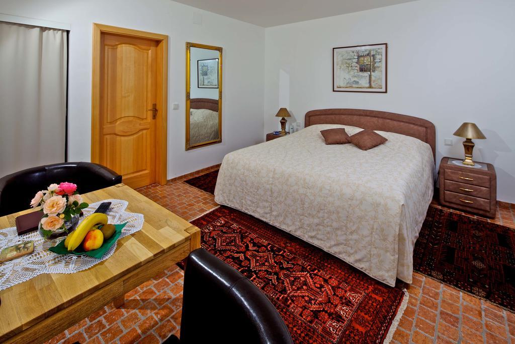 Hotel Gastehaus Samira Purbach am Neusiedlersee Pokój zdjęcie