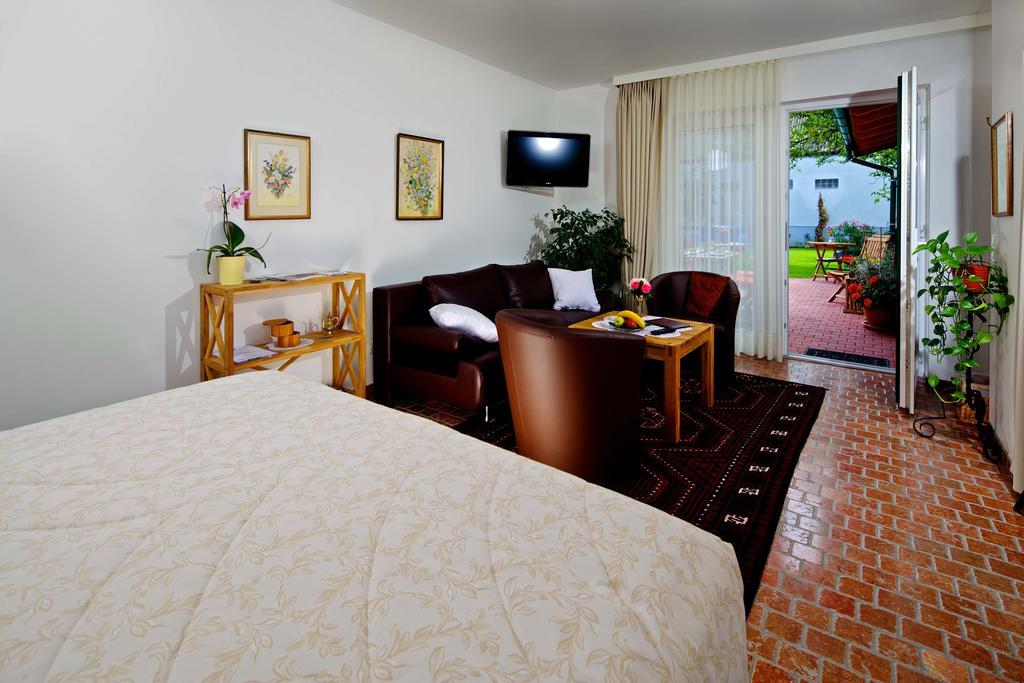 Hotel Gastehaus Samira Purbach am Neusiedlersee Pokój zdjęcie